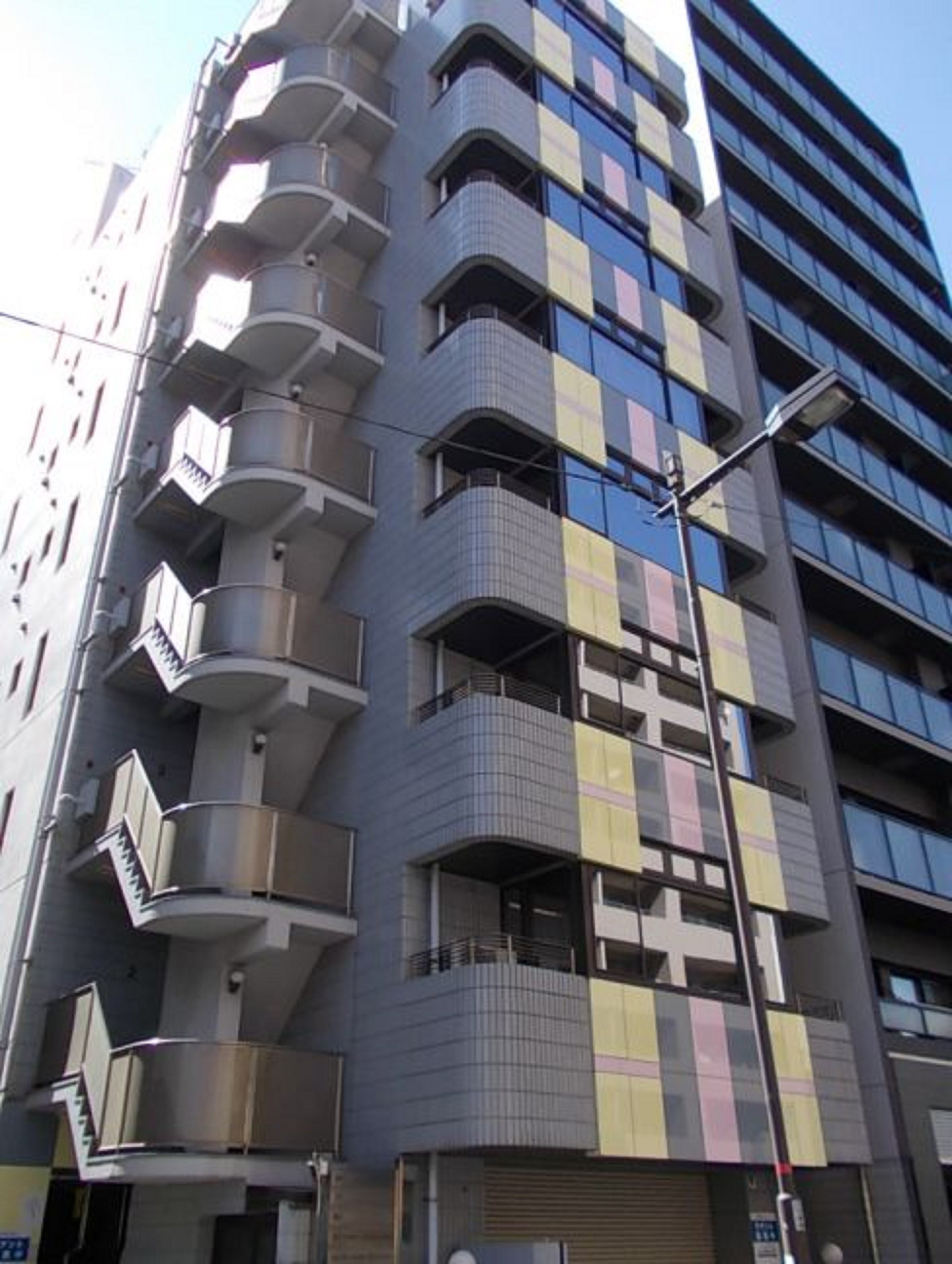 U Building Housing Japan