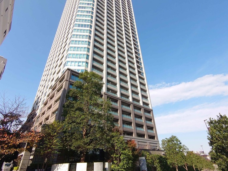Tomihisa Cross Comfort Tower