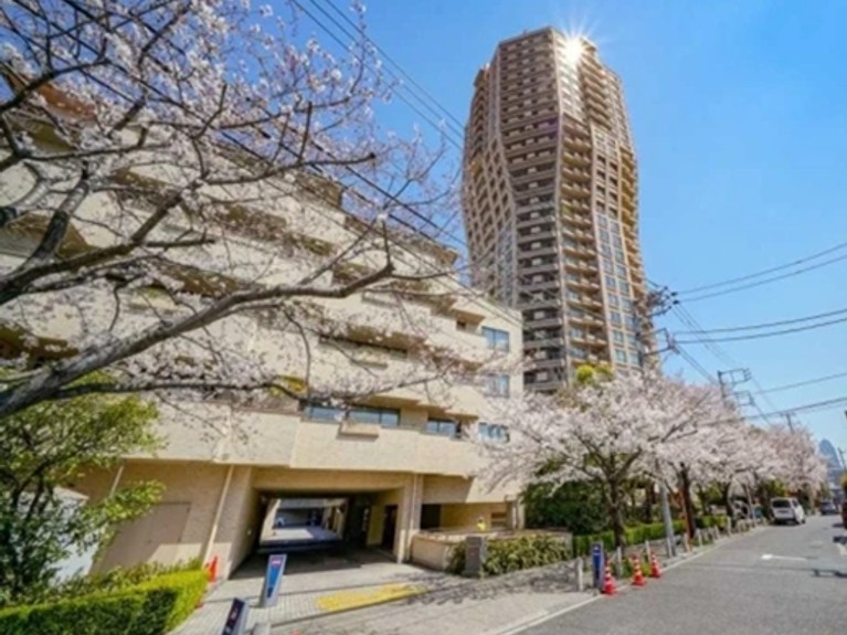 Motoazabu Hills Forest Terrace West