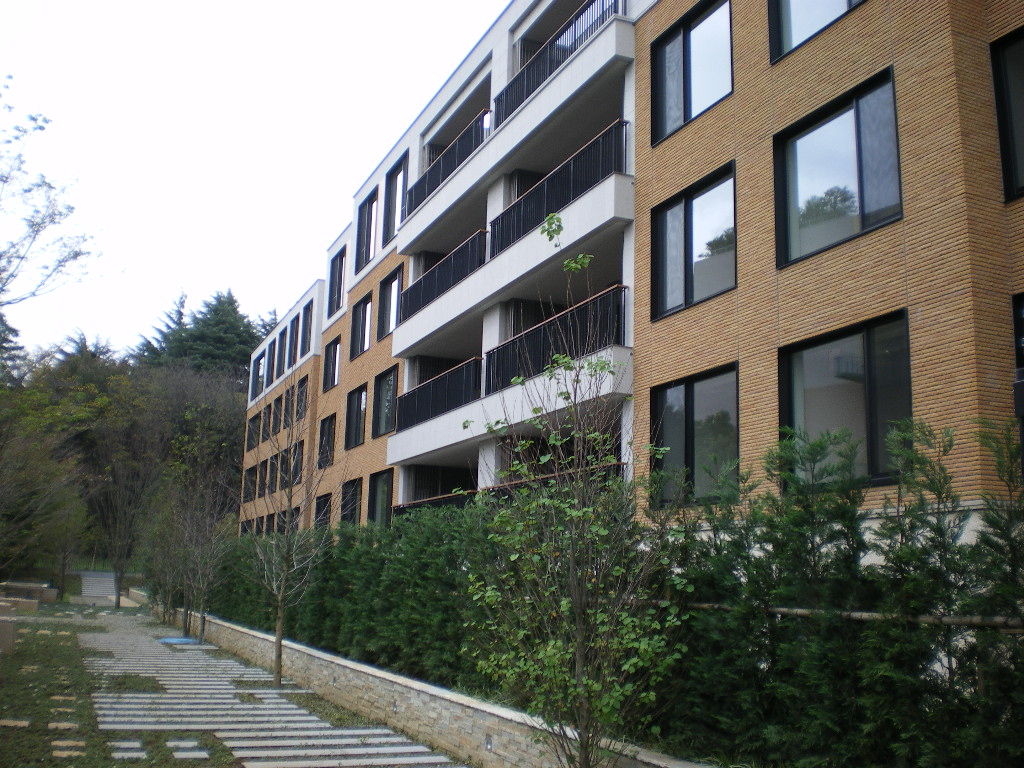 Grosvenor Place Kamizonocho Housing Japan